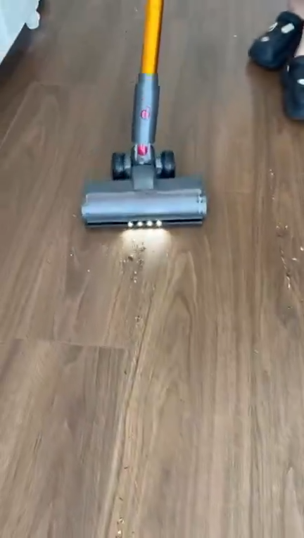 Les LED révèlent la poussière cachée 💡